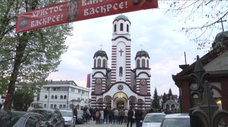 Veliki broj vjernika na vaskršnjoj liturgiji u Brčkom Veliki broj vjernika na vaskršnjoj liturgiji u Brčkom