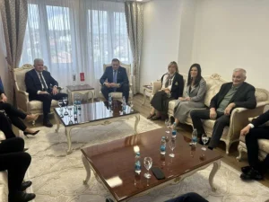 Počeo sastanak delegacija SNSD i HDZ u Banjoj Luci