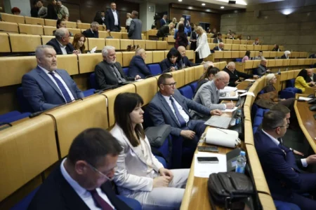 Tržište rada se mijenja: Federacija BiH uvodi lakše zapošljavanje stranaca