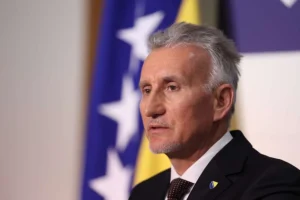 Prekinuta sjednica Doma naroda PSBiH, Džaferović smatra da se radi o udaru na ustavni poredak BiH