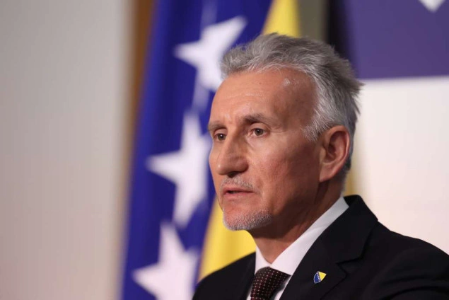 Prekinuta sjednica Doma naroda PSBiH, Džaferović smatra da se radi o udaru na ustavni poredak BiH