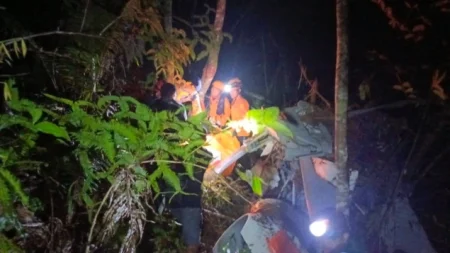 Osam osoba poginulo u padu helikoptera u Indoneziji