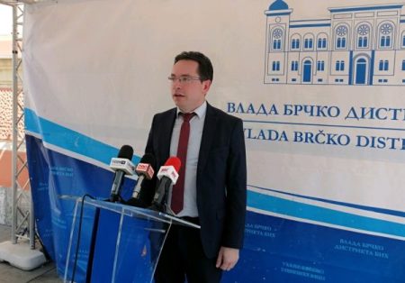 Mlade nade SDA:  Jasmin Hasić je napredovao kao direktor muzičkih škola od Brčkog do Tuzle, iako je procesuiran zbog krvničkog šamaranja svoga osmogodišnjeg djeteta