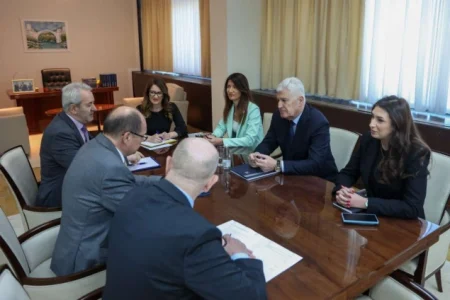 Čović i Filipović održali sastanak s visokim predstavnikom u BiH Čović i Filipović održali sastanak s visokim predstavnikom u BiH