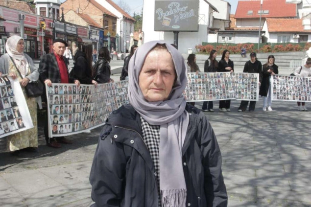 Žene Srebrenice ponovo na ulicama Tuzle: Počele pripreme za kolektivnu dženazu u Potočarima Žene Srebrenice ponovo na ulicama Tuzle: Počele pripreme za kolektivnu dženazu u Potočarima