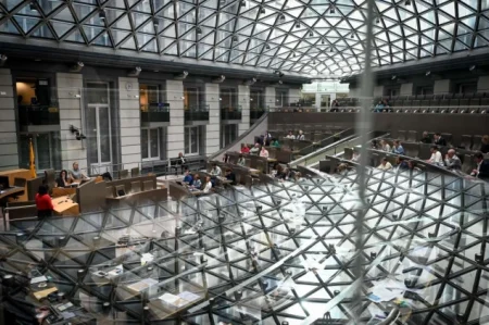 Maloljetnik osuđen zbog planiranja napada na Flamanski parlament i vojnu bazu