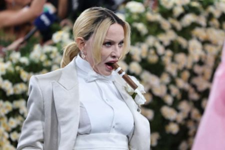 Madonna nudi nagradu za povratak vintage kostima izgubljenog na Coachelli