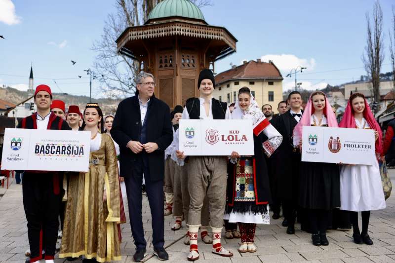 Svečani defile kulturno-umjetničkih društava povodom 6. aprila