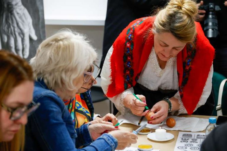 Program Otisci tradicije – radionica ukrašavanja pisanica i izložba fotografija Identitet