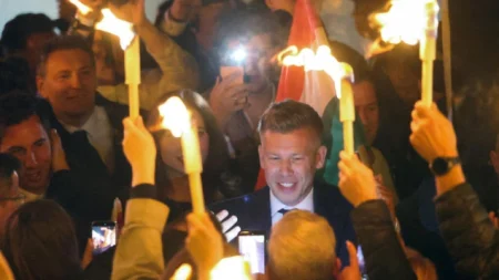 Magyar najavljuje približavanje Evropi i obračun s korupcijom dok se na ulicama slavi pobjeda Magyar najavljuje približavanje Evropi i obračun s korupcijom dok se na ulicama slavi pobjeda