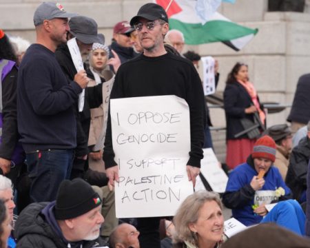 Hapšenje frontmena Massive Attacka na protestu u Londonu izazvalo burne reakcije javnosti i pravnika