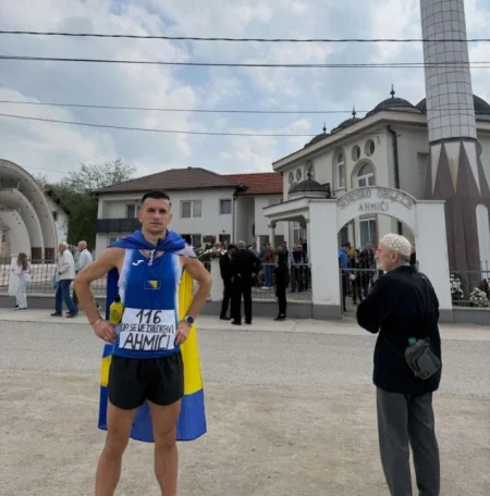 Reprezentativac Abedin Mujezinović istrčao iz Zenice do Ahmića 23 kilometra u spomen na 116 žrtava