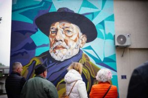 Bihać dobio mural posvećen pjesniku Huseinu Derviševiću