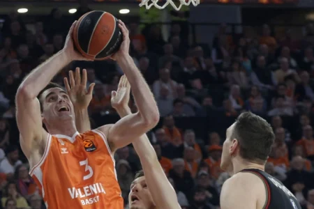 Košarkaš Valencije Nate Reuvers najkorisniji igrač 35. kola Evrolige, Musa odmah iz njega