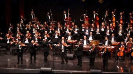 Orkestar 100 romskih violina donosi večeras priču o tradiciji, emociji i snazi zajedništva