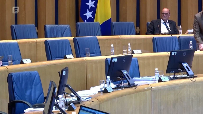 Prazne sale, novčanici puni: Delegati ne dolaze na sjednice, ali primanja uredno uzimaju