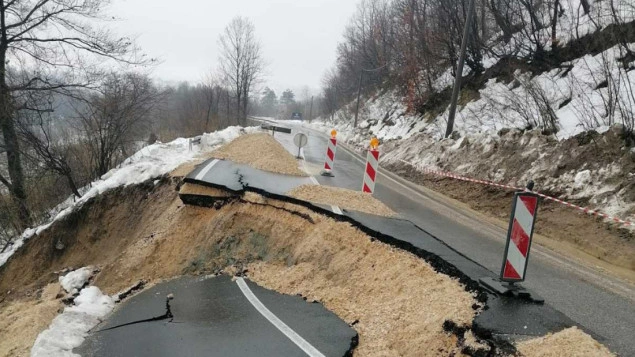Obustavljen saobraćaj na putu Tuzla – Bijeljina