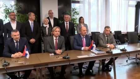 U Ugljeviku potpisan ugovor sa Slovenijom u sporu teškom 1,3 milijarde KM U Ugljeviku potpisan ugovor sa Slovenijom u sporu teškom 1,3 milijarde KM