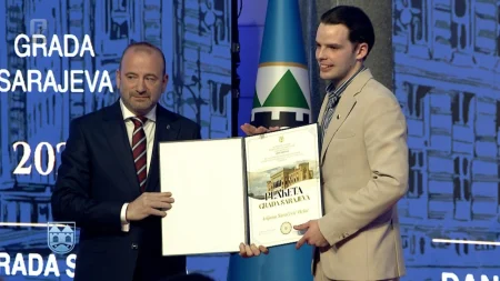 Plaketa Grada Sarajeva za novinarku FTV-a Arijanu Saračević-Helać, sin Adi pročitao dirljivu poruku