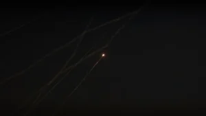 Iranski mediji: Aktivirana protivzračna odbrana zbog malih dronova