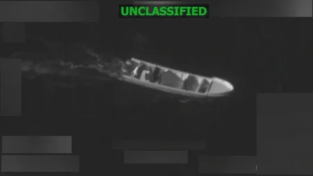 Amerikanci ponovo napali čamce na Pacifiku jer sumnjaju da prevoze drogu, poginulo pet ljudi Amerikanci ponovo napali čamce na Pacifiku jer sumnjaju da prevoze drogu, poginulo pet ljudi