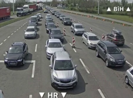 Haos na granicama prema Hrvatskoj: Višesatna čekanja zbog uvođenja novog EES sistema i prazničnih gužvi