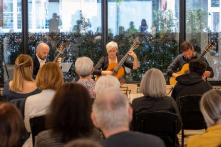 U sklopu Festivalu Ulicom Bišća održan koncert gitarskog tria SonArs