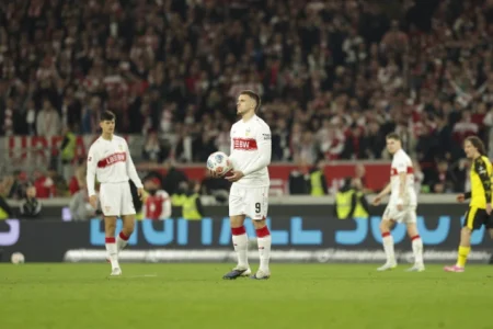 Ermedin Demirović zabilježio asistenciju u pobjedi Stuttgarta, a jedan gol mu poništio VAR Ermedin Demirović zabilježio asistenciju u pobjedi Stuttgarta, a jedan gol mu poništio VAR