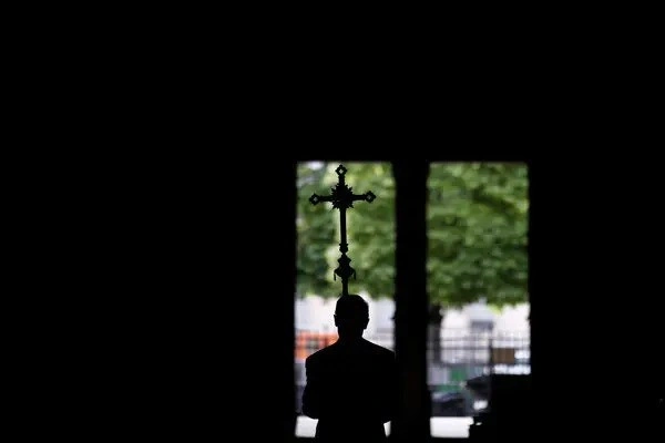 Svećenik u Hrvatskoj prijavljen zbog višegodišnjeg spolnog uznemiravanja maloljetnika Svećenik u Hrvatskoj prijavljen zbog višegodišnjeg spolnog uznemiravanja maloljetnika