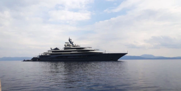 Superjahta ruskog milijardera prošla Hormuški moreuz uprkos ograničenjima