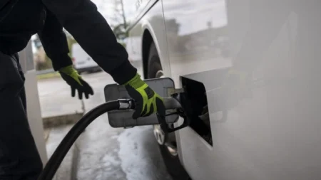 Nafta ublažila rast: cijene pale nakon skoka od 7% uslijed diplomatskih napora oko primirja SAD–Iran