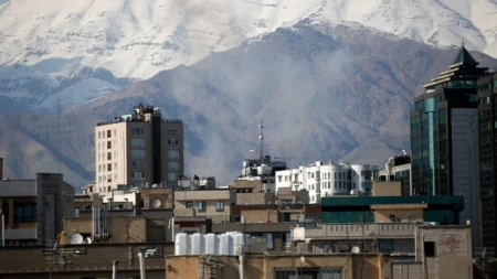 Izrael tvrdi da je izveo napad na desetine iranskih aviona i helikoptera na tri aerodroma u Teheranu