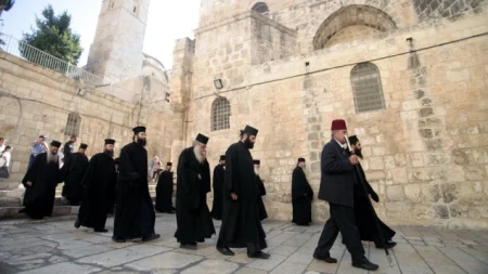 Izrael uveo restrikcije u Istočnom Jerusalemu tokom Velike subote, privodi vjernike