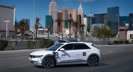 Uber izdvaja 10 milijardi dolara kako bi zavladao tržištem robotaksija