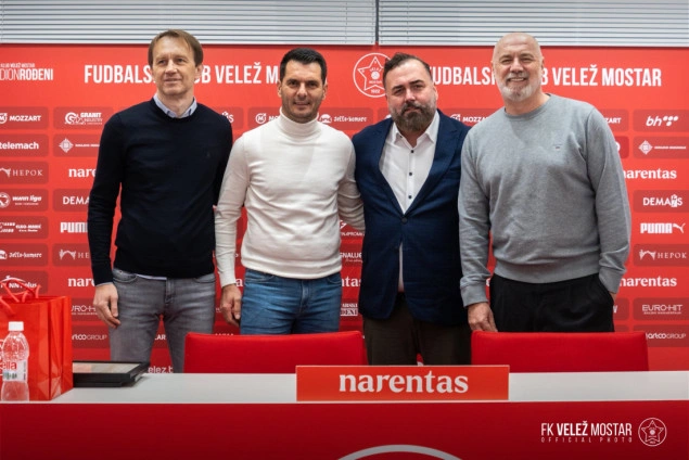 Pred punim tribinama u Vrapčićima odato priznanje Zmajevima i bivšem treneru golmana