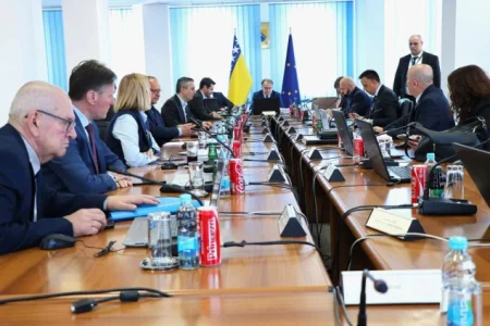 Vlada FBiH odobrila uvezivanje staža za 70 rudara u Travniku i Tuzli Vlada FBiH odobrila uvezivanje staža za 70 rudara u Travniku i Tuzli