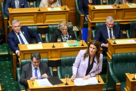 Novi Zeland planira otpuštanje 14 posto zaposlenih u javnom sektoru zbog mjera štednje Novi Zeland planira otpuštanje 14 posto zaposlenih u javnom sektoru zbog mjera štednje