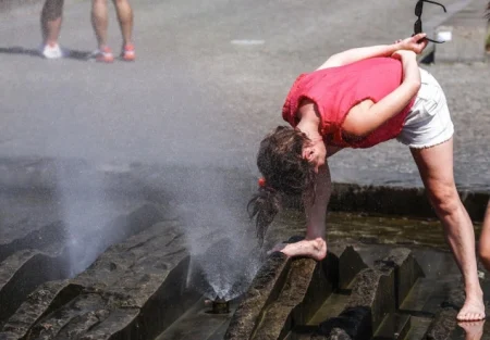 Toplotno zvono nad Evropom: Rani udari vrućine donosi rekordne temperature i odnosi živote Toplotno zvono nad Evropom: Rani udari vrućine donosi rekordne temperature i odnosi živote