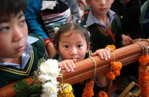 Tibetanska djeca sve češće gube maternji jezik zbog školskog sistema u Kini