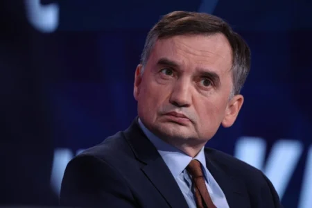 Bivši poljski ministar pravde Zbigniew Ziobro pobjegao u SAD nakon političkih previranja Bivši poljski ministar pravde Zbigniew Ziobro pobjegao u SAD nakon političkih previranja