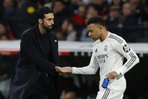 Mbappe kaže da mu je trener rekao da je četvrti napadač, Arbeloa demantuje