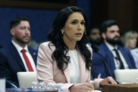 Tulsi Gabbard podnosi ostavku na mjesto direktorice nacionalne obavještajne službe SAD-a Tulsi Gabbard podnosi ostavku na mjesto direktorice nacionalne obavještajne službe SAD-a