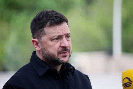 Zelenski kaže da Ukrajina ne preporučuje stranim predstavnicima da se pridruže proslavi Dana pobjede u Rusiji