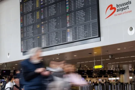 Političke tenzije rastu zbog dugih redova na granici na aerodromu u Briselu Političke tenzije rastu zbog dugih redova na granici na aerodromu u Briselu