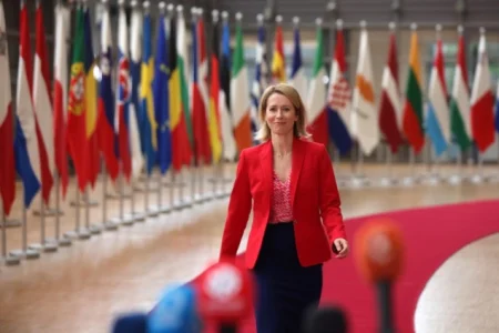 Kallas kritikovala Putinove pozive na primirje i odbacila Schrödera kao mogućeg posrednika Kallas kritikovala Putinove pozive na primirje i odbacila Schrödera kao mogućeg posrednika