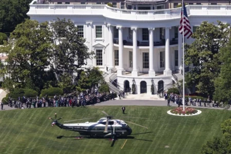 Trump navodno planira izgradnju trajnog helidroma u Bijeloj kući Trump navodno planira izgradnju trajnog helidroma u Bijeloj kući