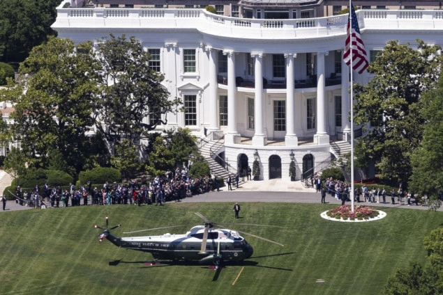 Trump navodno planira izgradnju trajnog helidroma u Bijeloj kući Trump navodno planira izgradnju trajnog helidroma u Bijeloj kući