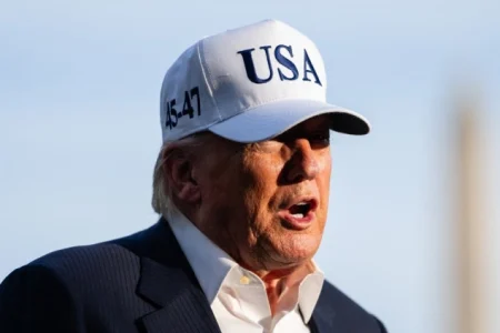 Trump objavio AI video svog uništavanja iranskih snaga u Hormuškom moreuzu