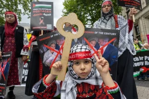Dvije kolone, dvije poruke: Krajnja desnica i pro-palestinski marš na ulicama Londona