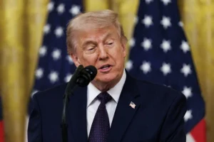Trump kaže da Iran govori konstruktivno, ali da će blokada ostati dok se ne postigne konačni dogovor